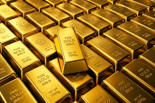 Harga Emas Dunia Terkoreksi 2%, Namun Tetap Cetak Kinerja Bulanan Terbaik Sejak Februari