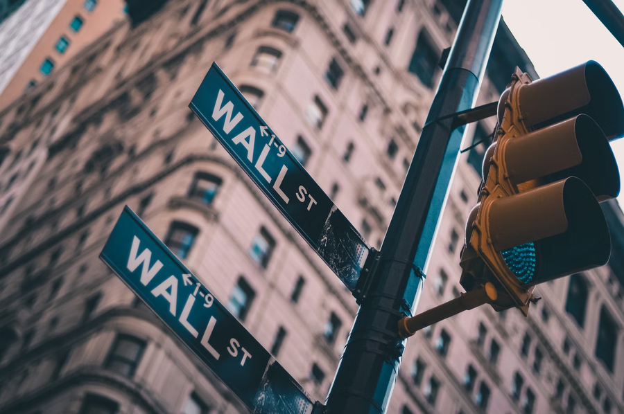 Usai Cetak Rekor Baru, Wall Street Berakhir Nyungsep. Ini Biang Keroknya!