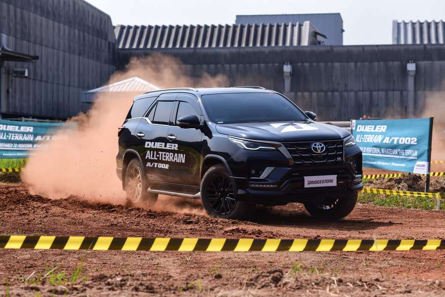 Bridgestone Hadirkan Ban SUV Tangguh di GIIAS 2024