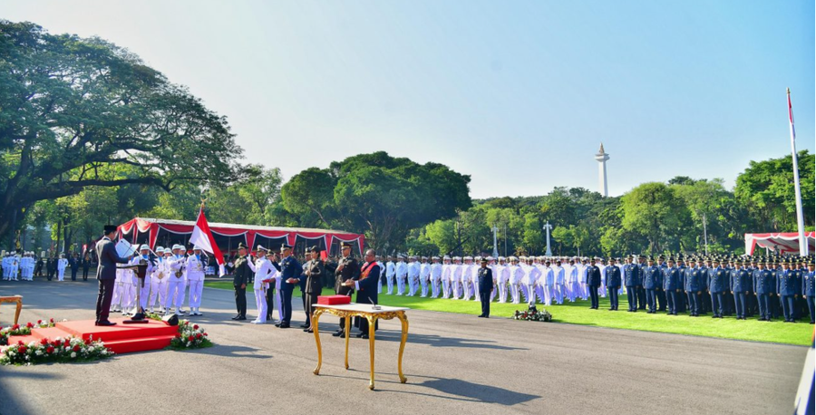 Jokowi Resmi Lantik 906 Perwira Remaja TNI dan Polri di Praspa 2024!