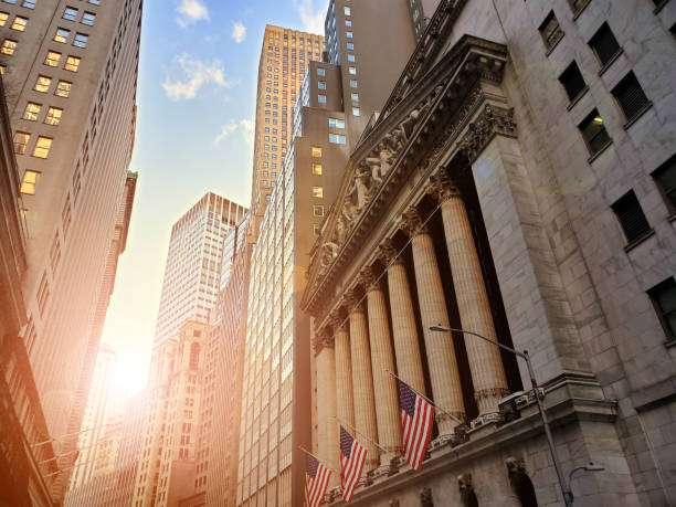 Ketegangan di Timur Tengah Menghantui, Wall Street Ditutup Beragam Saat Harga Minyak Turun