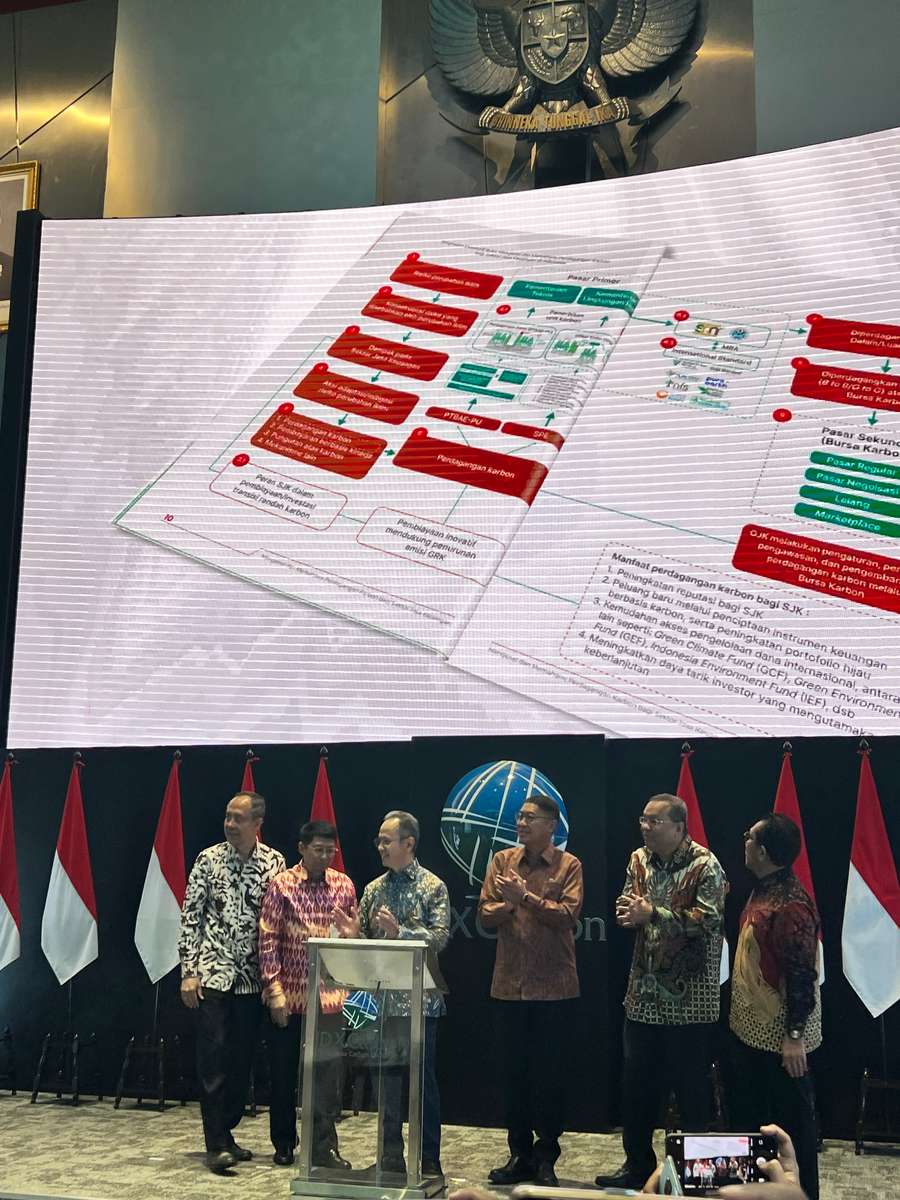 OJK dan BEI Luncurkan Buku Panduan Karbon, Targetkan Semua Orang Paham Bursa Karbon!