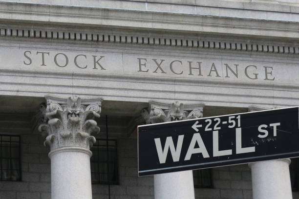 Wall Street Bervariasi: Dow Jones Lanjutkan Reli, Nasdaq Tertekan Rotasi Sektor